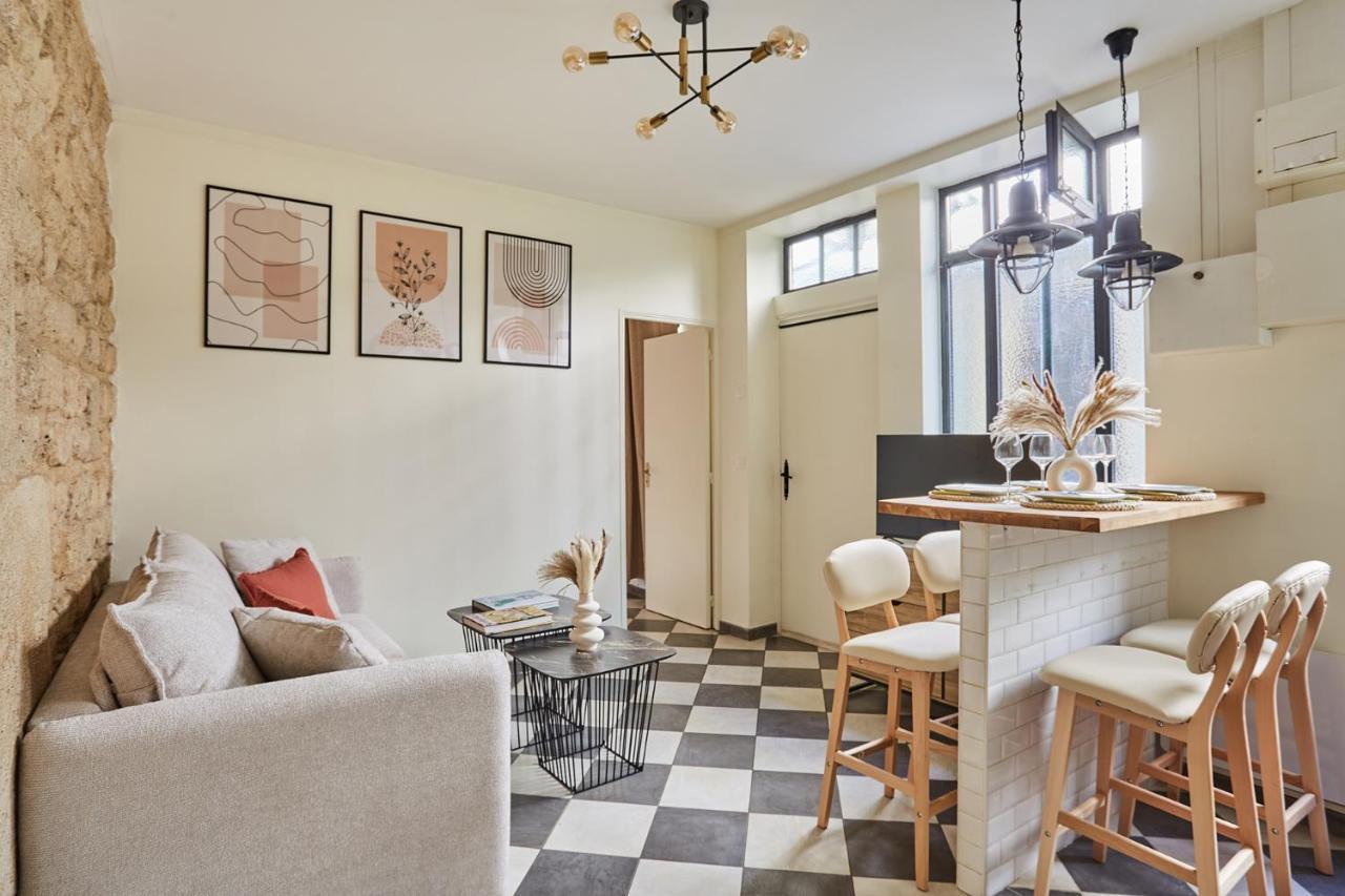 Apartment Center Of Paris By Studio Prestige Екстериор снимка